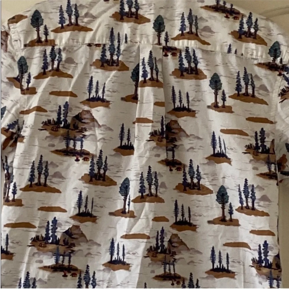 THE NORTH FACE Short-Sleeve Button-Up Shirt in White with Blue & Brown Print